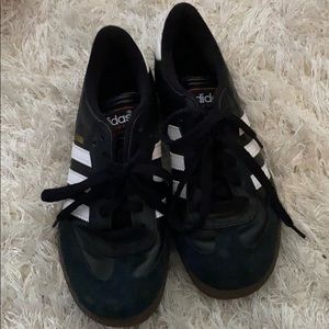 BLACK ADIDAS